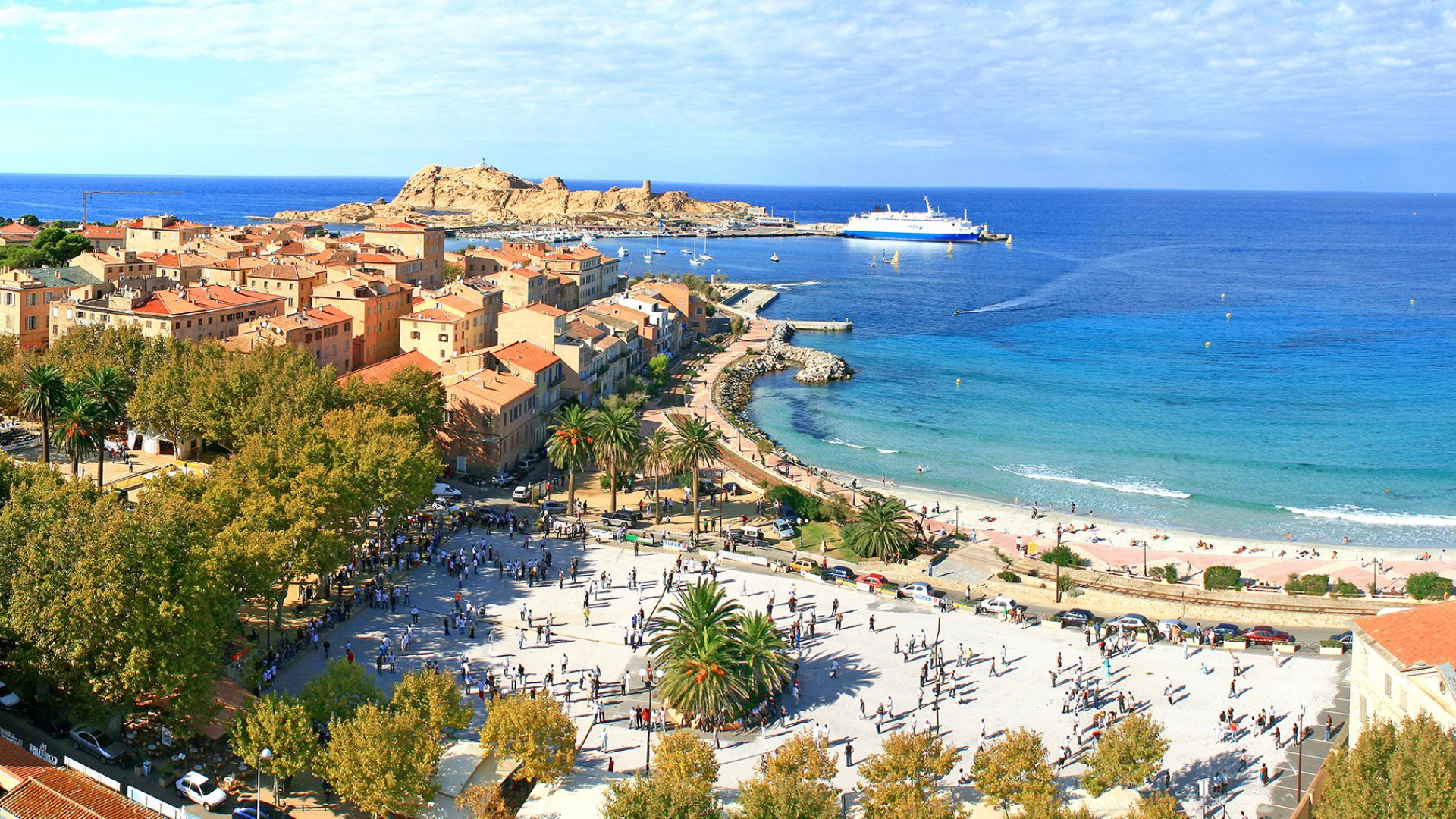 Ile Rousse vue du ciel place Paoli